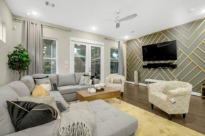 Gray Lux Hse 3BR 3 and half Ba MedCenter DownTWN HotTub
